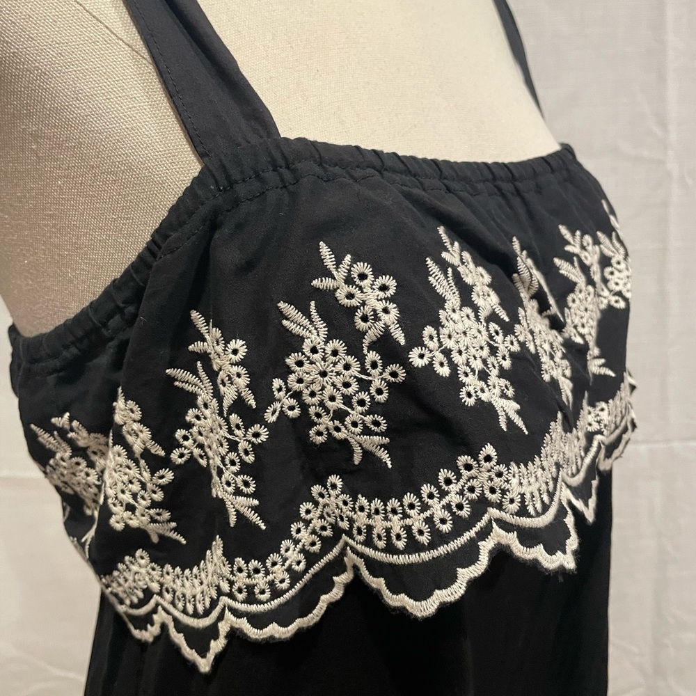 Reath & Wren embroidered top. Tie straps. - Picture 4 of 8